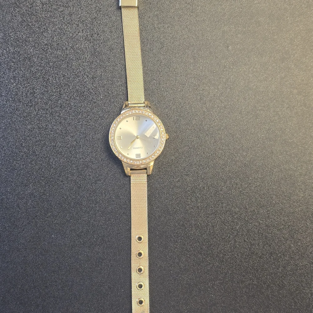 Gold-tone Crystal Accent Mesh Strap Watch, Vintage 90s.